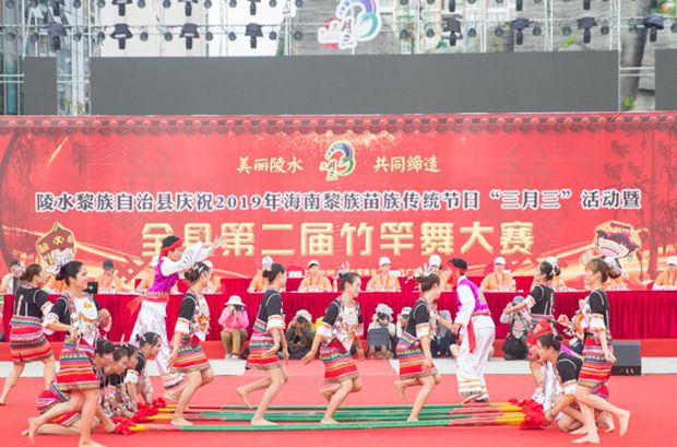 陵水“三月三”举办第二届竹竿舞大赛 15支代表队激情比拼
