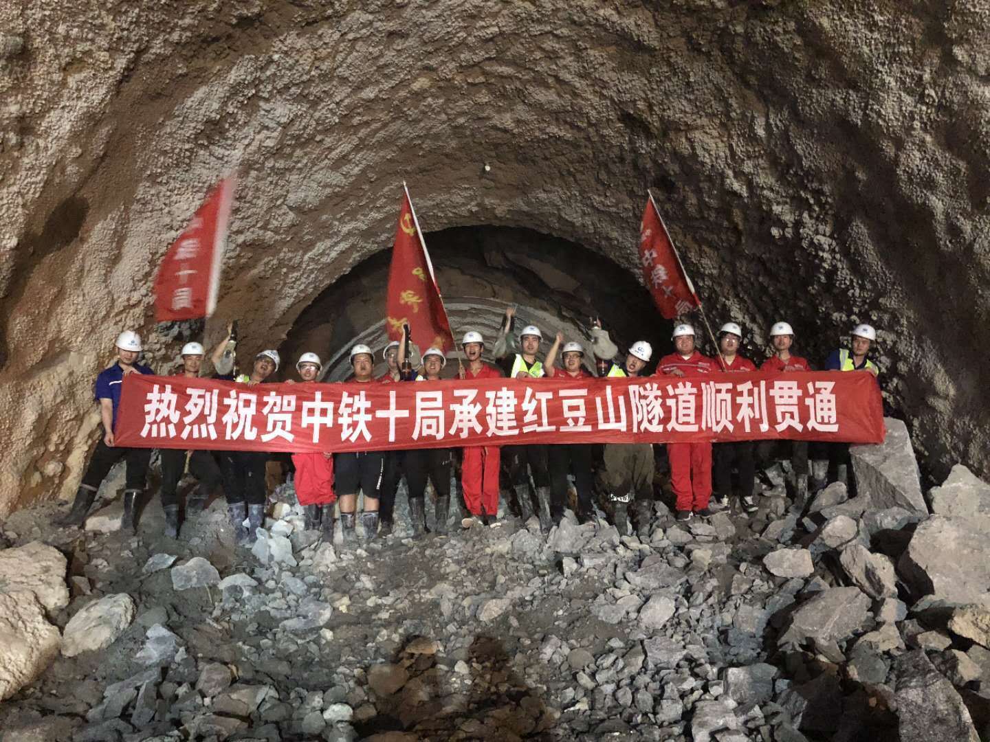 世界的人口山_世界人口