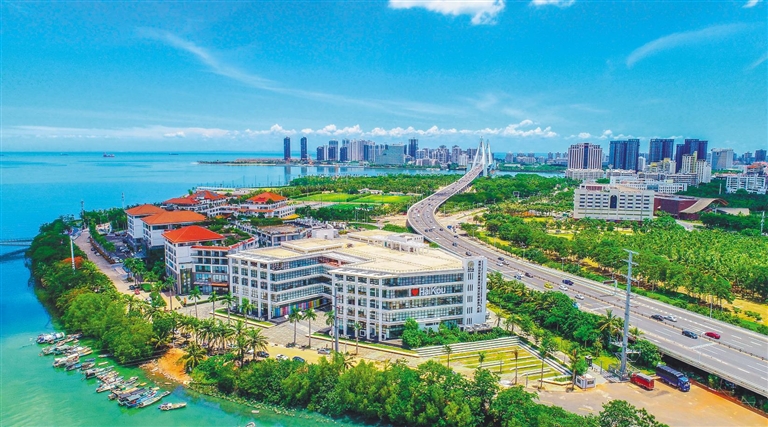 海南两企业拿免税牌照引发关注 专家建议：尽快实现与国际原产地品牌、品种、价格“三同步”