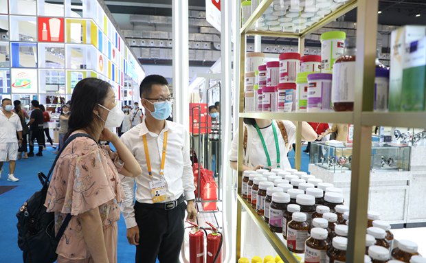 组图 | 旅投黑虎旗下跨境电商美好生活展位受消费者关注
