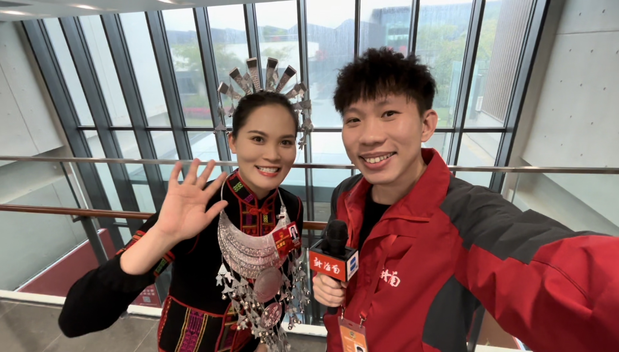 今天上两会｜来听听吉珍妮用黎歌唱响“代表通道”的背后故事