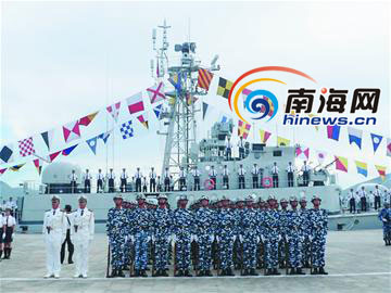 驻三亚海军某基地举行盛大阅兵仪式图