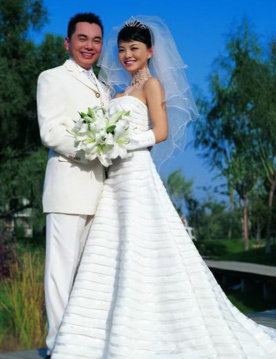 自李湘与李厚霖结婚以来,诸如李湘遭老公暴打,李厚霖在外拈花惹草