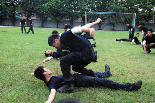 佛山特警亚运安保训练 将演练大巴遭劫突发事件