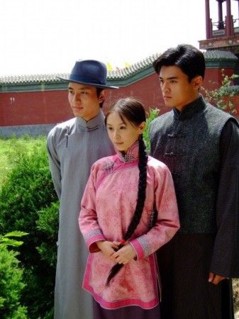 《生死桥》剧照(左起:贾乃亮,王子文,王泊文)