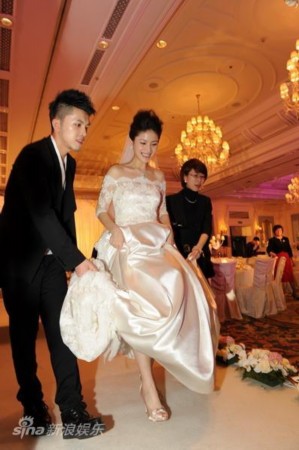 图文:胡可沙溢大婚-胡可穿上美丽婚纱