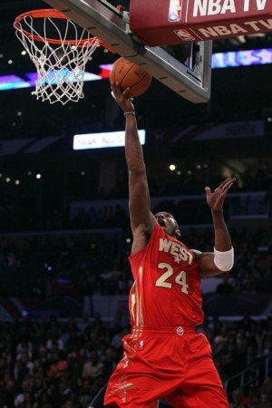 组图:科比荣膺全明星mvp 背身滑行扣篮霸气足