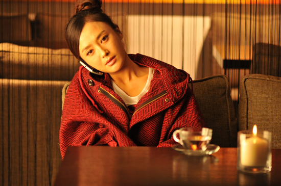 《隐婚男女》秦岚剧照曝光 化身知性情感专家