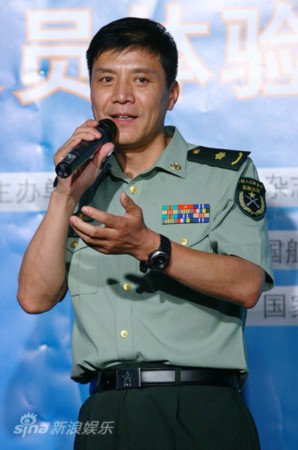图文:《飞天》进航天城-主演刘之冰