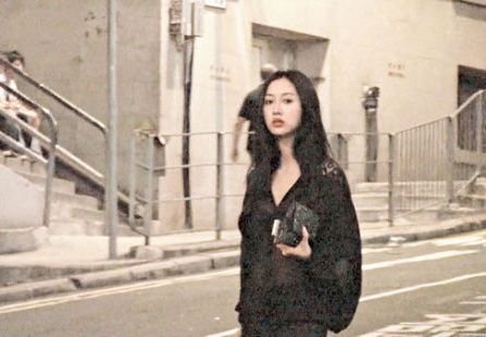 王秀琳深夜独自逛夜店 曾与郭富城黄晓明传绯闻