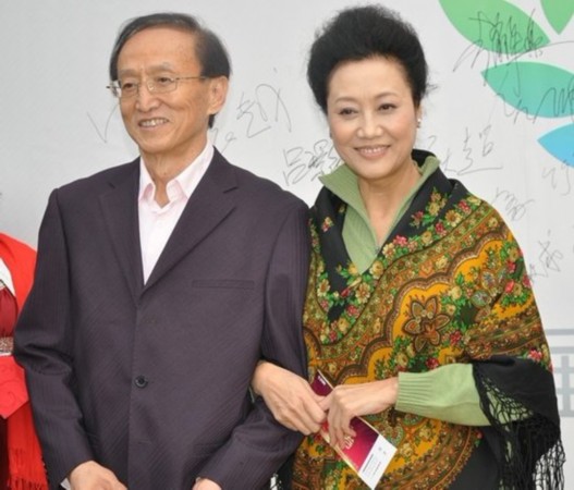 王丽云参加女儿婚礼