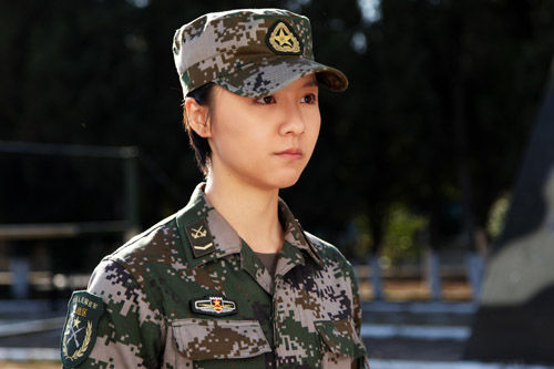《麻辣女兵》热拍 刘婧剪短发被赞"很爷们"