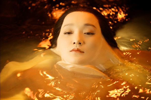《画皮2》发台版海报 周迅裸浴换皮剧照曝光