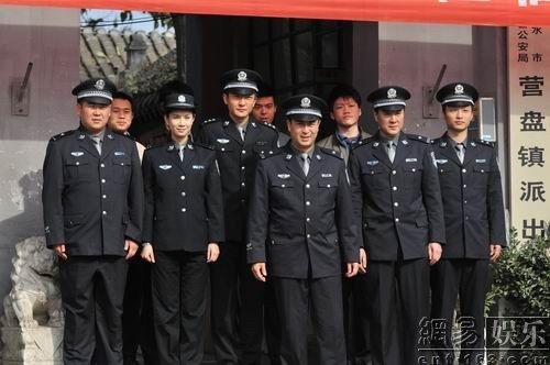 《营盘镇警事》今央一开播 张嘉译呈现"五段情"