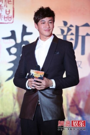 现场,何润东笑言,他能出演"项羽"一角全靠健硕身材得到高导认可.