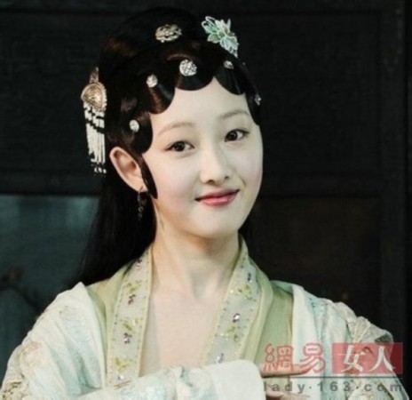 杨幂版晴雯高圆圆演周芷若 电视剧翻拍女主角经典造型