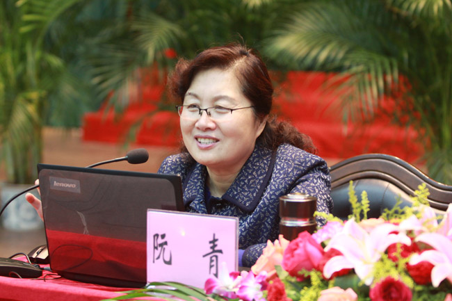 中央党校阮青教授应邀来儋作《深入学习和践行党的十八大精神》专题