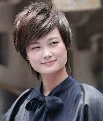 唐嫣柳岩小s戚薇李宇春 细数发型万年如一日的明星