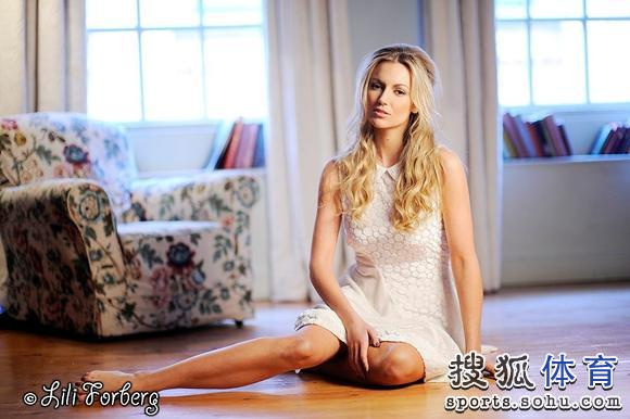 红军第2强援!再签美女主播