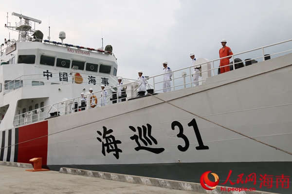 "海巡31"装备后离开三亚 参与失联飞机救援