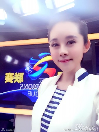 cctv5《体坛快讯》新晋女主播李蕊走红网络,因美丽淡雅的外表而被