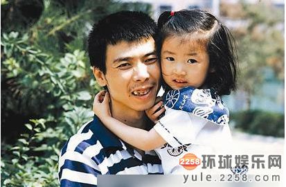 冯小刚女儿天生兔唇手术后美丽非常