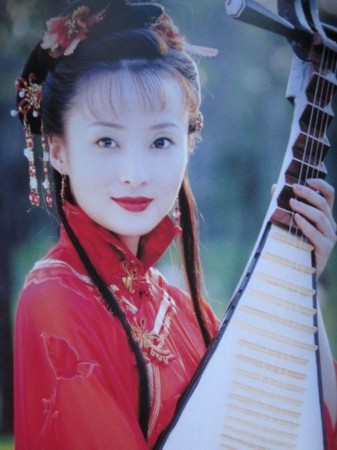 蒋勤勤曾受琼瑶赏识,拍过不少琼瑶剧,在台湾发展过一段时间,她长相