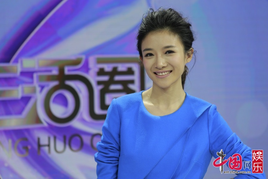 氧气美女蔡紫首度亮相央视主持《生活圈》 