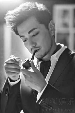 张洪睿曝写真大片 尽显男人味