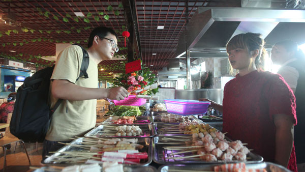 海口今年首条特色美食街老稻美食街正式对外营业