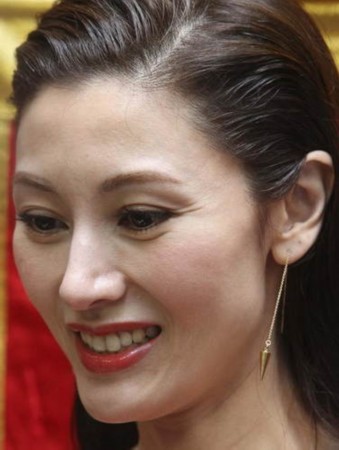 46岁阔太李嘉欣近照曝光显老态眼角惊现鱼尾纹