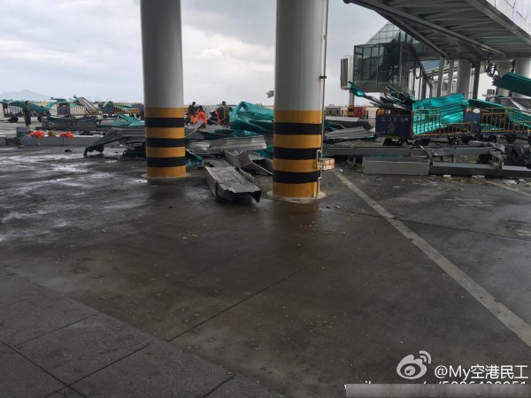 厦门台风风力达15级 把飞机都吹跑了