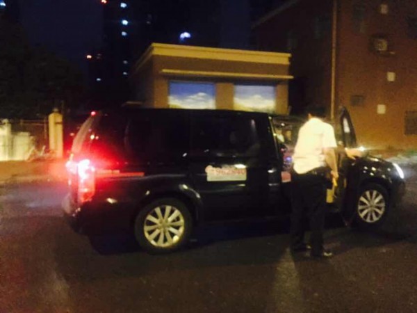 乔任梁意外死亡 别墅外现殡仪车