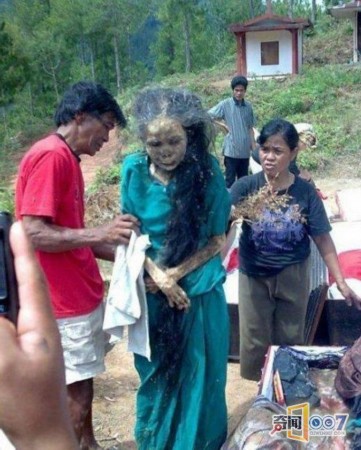 印尼黑魔法死人自己进坟墓