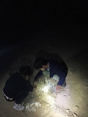 这个礼物好赞！刘烨全家沙野营为诺一庆生