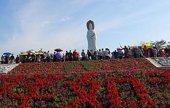 高清组图| 中外游客畅游三亚 尽享明媚阳光