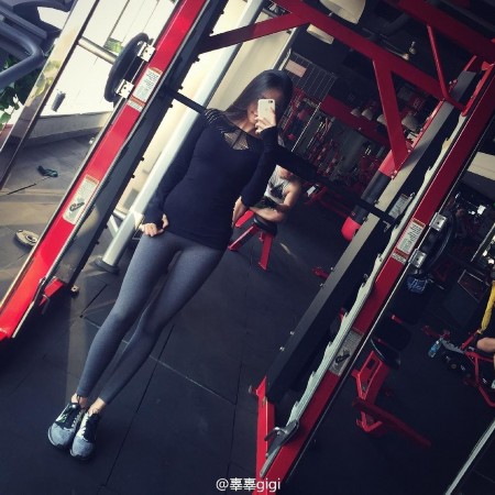 健身美女网红晒美臀 真相竟是为了卖紧身裤