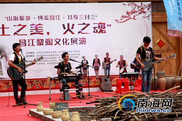 海南自媒体联盟走进昌江 了解黎族原始制陶技艺