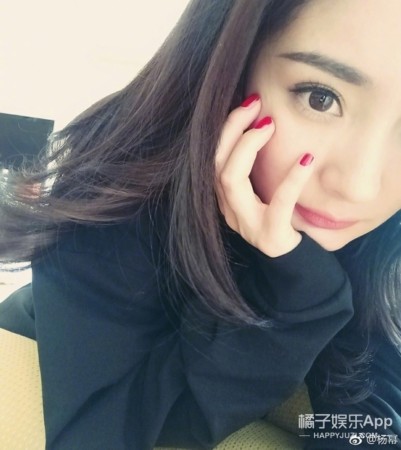 杨幂被强制刷机 因为买了个便宜手机壳