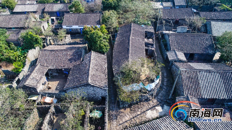 航拍 火山岩搭建起来的海口百年古村落