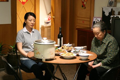 陈小艺与李明启饰婆媳.