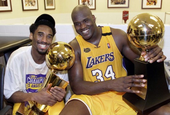 图文-奥尼尔结束nba生涯 2000年与科比一起捧杯
