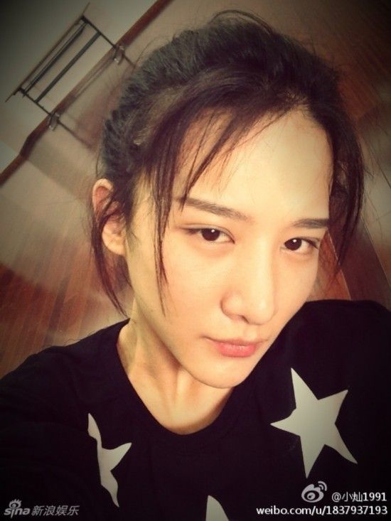 小灿男扮女装视频( 男扮女装24小时穿女装 )